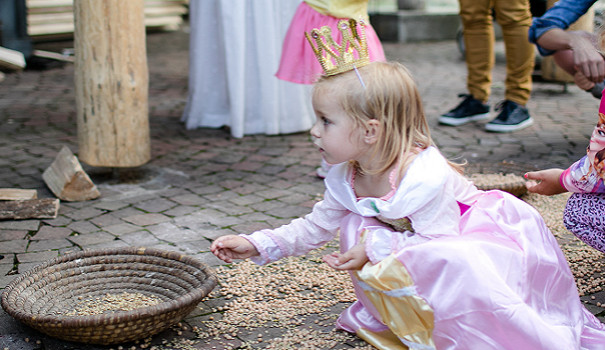 Nejen pro malé návštěvníky připravila Jihočeská zoologická zahrada v Hluboké nad Vltavou Večerní pohádkovou zoo.