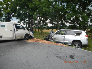 Tři zraněné osoby si vyžádala dopravní nehoda osobního automobilu a dodávky včera, ve středu 27. června.