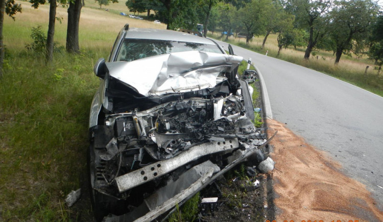 Tři zraněné osoby si vyžádala dopravní nehoda osobního automobilu a dodávky včera, ve středu 27. června.