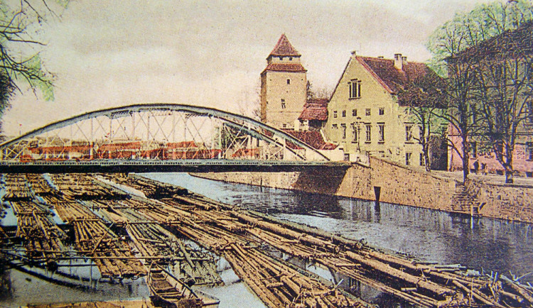 Vory na Malši mezi mosty před rokem 1930.