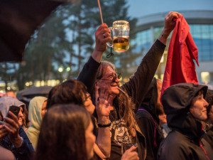 Koncert za oběti komunismu přilákal lidi na budějcký Sokolák