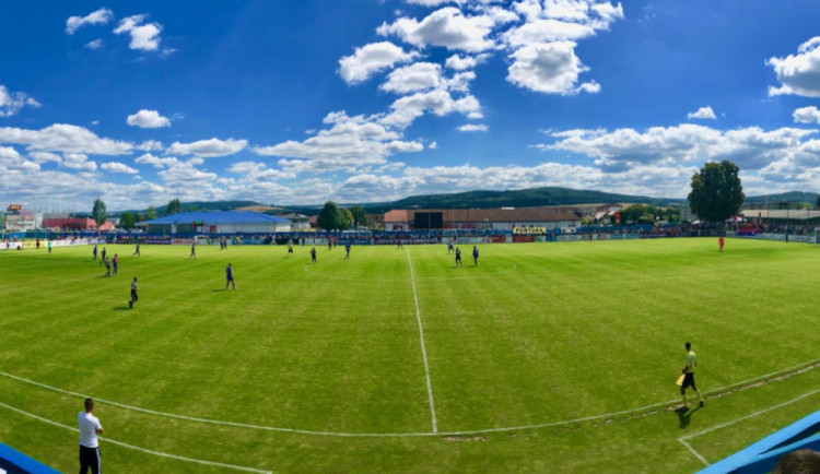 Na hřišti v Přešticích, asi dvacet kilometrů jižně od Plzně, se v přípravném zápase utkali fotbalisté Dynama s mistrem z  plzeňské Viktorky. Ten nakonec vyhrál těsně 4:3.