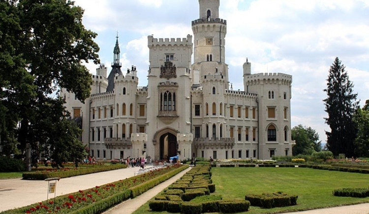Po rekonstrukci se otevřela věž zámku Hluboká nad Vltavou. V podlaze má schránku