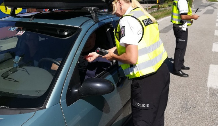 Jihočeští policisté se zaměřili na telefonování za volantem.