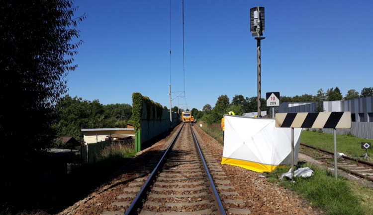 Na železničním přejezdu v budějcké Křižíkově ulici srazil vlak muže