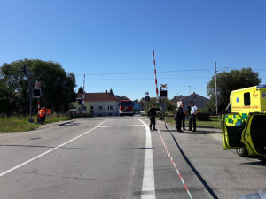 Na železničním přejezdu v budějcké Křižíkově ulici srazil vlak muže