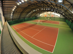 Ideální prostředí pro závodní tenisty, ale i pro sportovce z řad široké veřejnosti nabízí jeden z největších jihočeských tenisových klubů LTC Tonstav-Service České Budějovice.