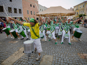 Třicet bubeníků předvede ve Slavonicích velkolepou brazilskou show