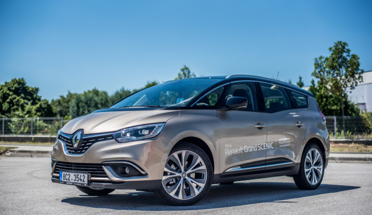 Elegantní cestování s rodinou. Renault Grand Scenic zaujme svěžím designem