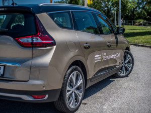 Elegantní cestování s rodinou. Renault Grand Scenic zaujme svěžím designem.