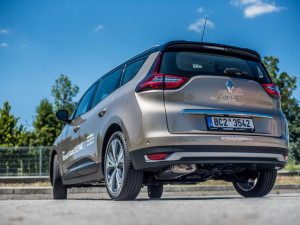 Elegantní cestování s rodinou. Renault Grand Scenic zaujme svěžím designem.