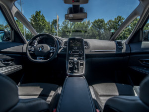 Elegantní cestování s rodinou. Renault Grand Scenic zaujme svěžím designem.