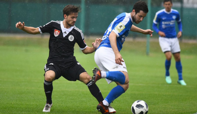 Táborsko porazilo v přípavném duelu českobudějovické Dynamo (v černých dresech) 3:1.