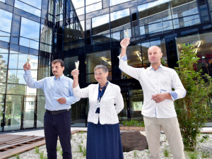 Společnost ATODA našla útočiště v nemodernější českobudějovické budově, v Pianu. Slavnostně začala v administartivní budově u křižovatky ulic Mánesova a Lická fungovat v pondělí 9. července.