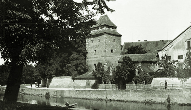 Hradební věž Železná panna na začátku 20. století.