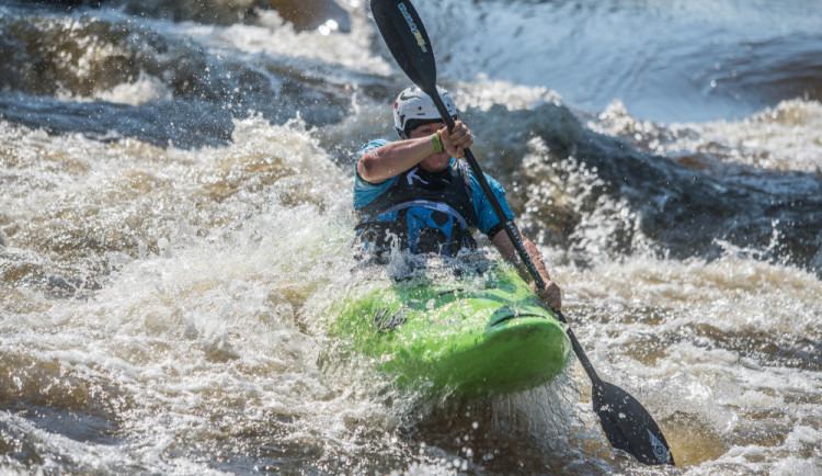 Do Českého Vrbného se sjeli vodáčtí veteráni. Své síly měřili na divoké vodě.