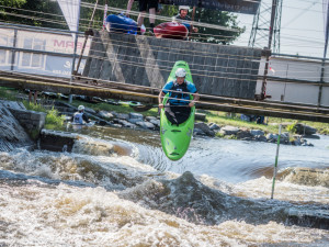 Do Českého Vrbného se sjeli vodáčtí veteráni. Své síly měřili na divoké vodě.