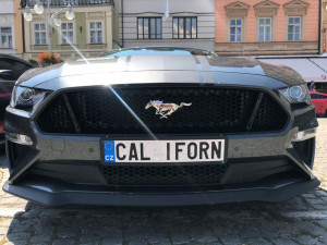Mustangy na náměstí Přemysla Otakara II.