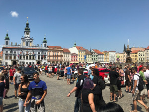 Mustangy na náměstí Přemysla Otakara II.