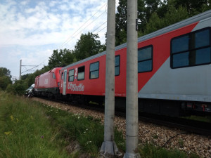 U Kamenného Újezdu srazil vlak dodávku.