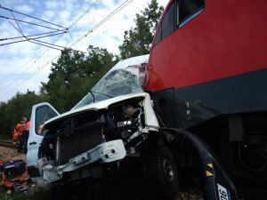 U Kamenného Újezdu srazil vlak dodávku.