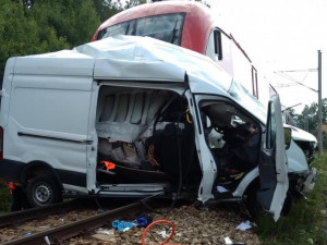 U Kamenného Újezdu srazil vlak dodávku.