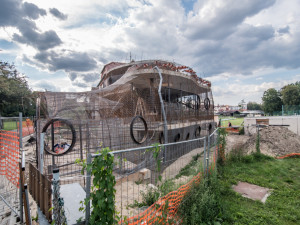 Obytná socha z dílny Michala Trpáka.