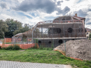 Obytná socha z dílny Michala Trpáka.