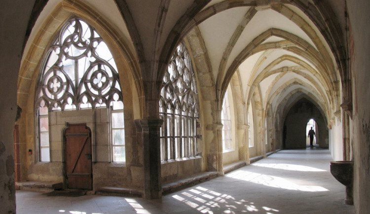 Klášterní chodba.