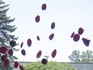 VŠTE má letos 489 absolventů.