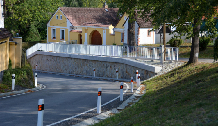Hluboká nad Vltavou shání peníze i pro malé obce z okolí