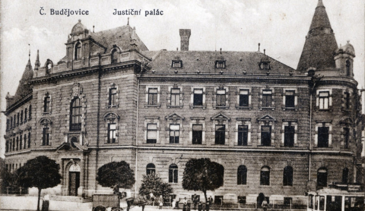 Justiční palác obsahující soudy, státní zastupitelství a věznici.