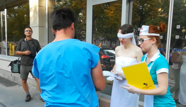 Zakázky českobudějovické nemocnice pobouřily aktivisty. Její vedení všechna nařčení odmítá