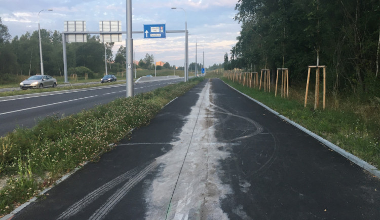 České Budějovice na to mají. Na zbrusu novém chodníku se po dvou měsících znovu pracuje