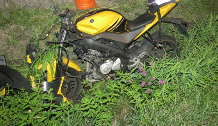 U Branišova došlo k neobvyklé dopravní nehodě. Motorkář se střetl se srnou.