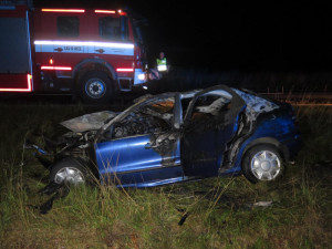 Po nehodě u Milevska začalo hořet auto. Zraněného řidiče do nemocnice převezl vrtulník