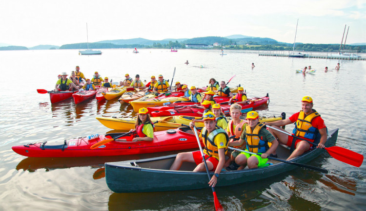 Dětský tábor vodních záchranářů.