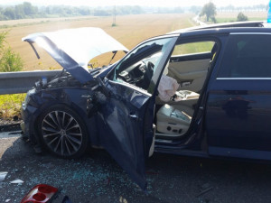 U Vodňan se čelně střetlo auto s dodávkou. Silnice je uzavřená