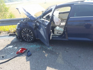 U Vodňan se čelně střetlo auto s dodávkou. Silnice je uzavřená