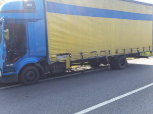 U Vodňan se čelně střetlo auto s dodávkou. Silnice je uzavřená