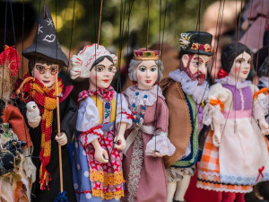 Festival bude slavnostně zahájen v pátek 10. srpna od 13 hodin a potěší všechny milovníky loutek, divadla, hudby, baletu, nového cirkusu, výtvarného i jiného umění a hlavně kvalitní zábavy.