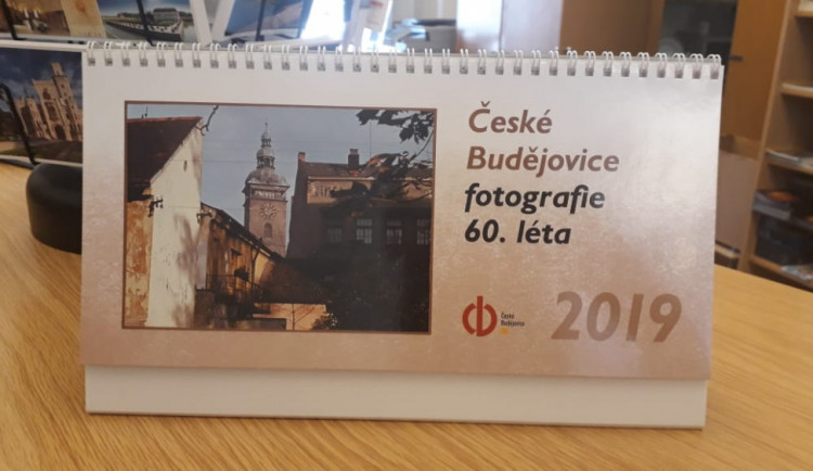 Českobudějovický stolní kalendář na rok 2019 představí 60. léta minulého století