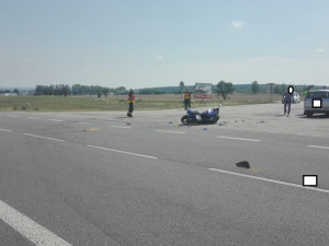 Řidič osobního auta nedal při vjíždění  na silnici na okraji Tábora nedal přednost motorkáři.