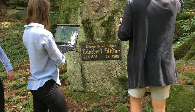 Studenti VŠTE vytvářejí kopii Stifterova obelisku pomocí 3D technologií. Ze zmenšenin by mohla být památka pro turisty.