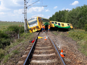 Škoda při nehodě traktoru a vlaku u Písku se vyšplhala na téměř 23 milionů korun