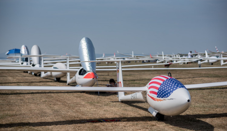 Hosínské letiště hostí světový šampionát v bezmotorovém létání.