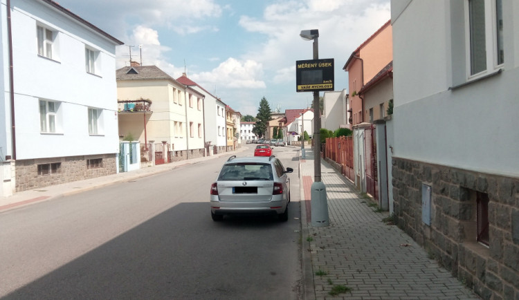 Radar měří rychlost v ulici Josefa Dietricha v českobudějovické části Mladé