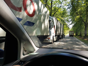 Tři dopravní nehody uzavřely silnici 603 mezi Chotýčany a Borkem.