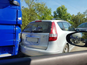 Tři dopravní nehody uzavřely silnici 603 mezi Chotýčany a Borkem.