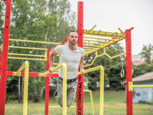 Budějce mají první workoutové hřiště. otestoval ho Lukáš Zetek.